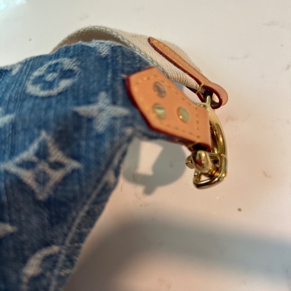 EEEEKKK!!  Louis Vuitton High Rise Bum Bag 100% Auth!!!! Receipts - Picture 10 of 13